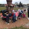 Żabki poznają tradycję Święta Zmarłych